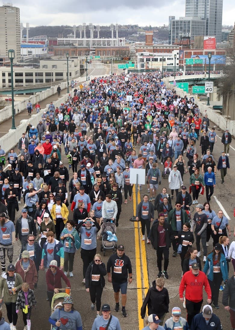 people running a race