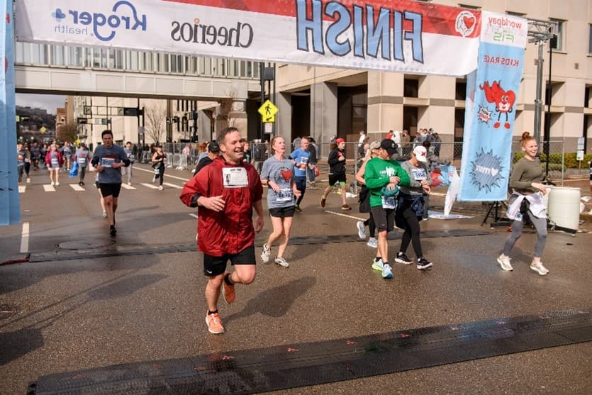 people running a race